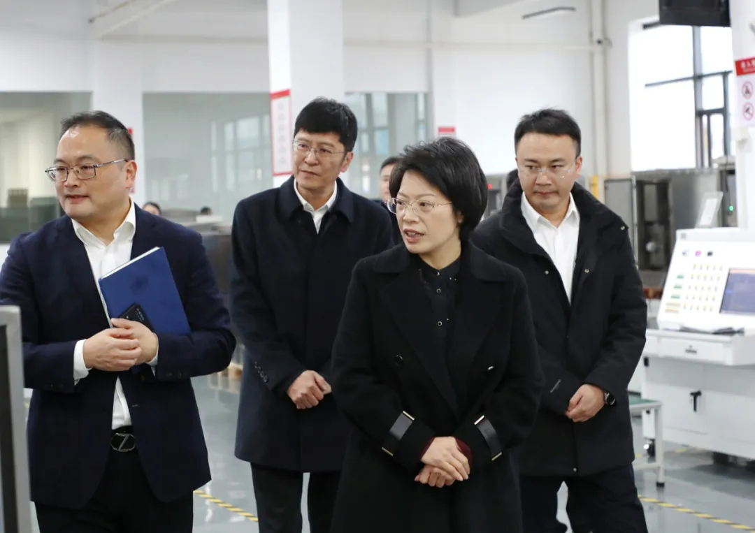 1739751958645983.jpg 640.webp.jpg